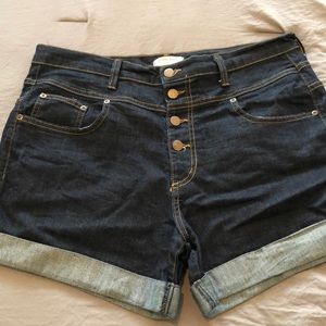 Karaoke Songstress Shorts